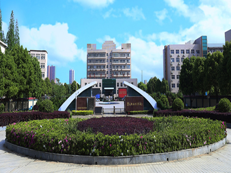 学校大门